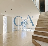 SANTILLANA FRENTE A PARQUE