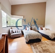 CASA EN VALLE REAL FRENTE APARQUE