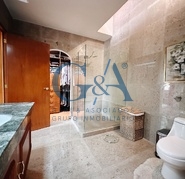 CASA EN VALLE REAL FRENTE APARQUE