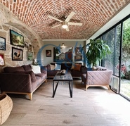 CASA EN VALLE REAL FRENTE APARQUE