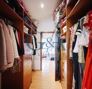 CASA EN VALLE REAL FRENTE APARQUE