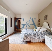 CASA EN VALLE REAL FRENTE APARQUE