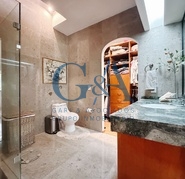 CASA EN VALLE REAL FRENTE APARQUE