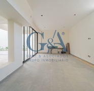 CASA EN VENTA EN VALLE REAL SOBRE AVENIDA