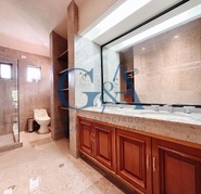 CASA EN VALLE REAL FRENTE APARQUE