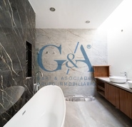 CASA EN VENTA EN VALLE REAL SOBRE AVENIDA