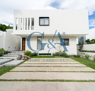 CASA EN VENTA EN VALLE REAL SOBRE AVENIDA