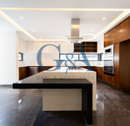 CASA EN VENTA EN VALLE REAL SOBRE AVENIDA