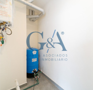 CASA EN VENTA EN VALLE REAL SOBRE AVENIDA