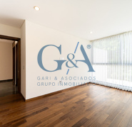 CASA EN VENTA EN VALLE REAL SOBRE AVENIDA