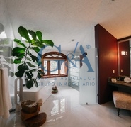 RESIDENCIA EN VENTA, EN ESQUINA VALLE REAL