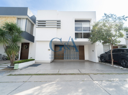 CASA EN RENTA SANTILLANA COTO 1