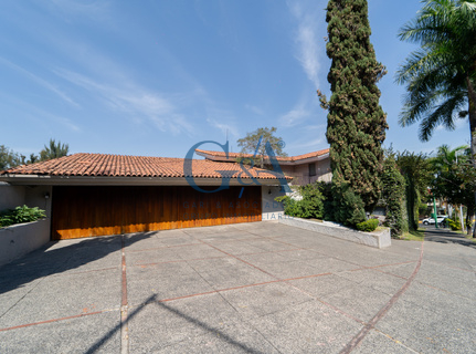 RESIDENCIA EN RENTA EN COLINAS DE SAN JAVIER.