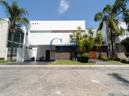 CASA EN VENTA VALLE REAL