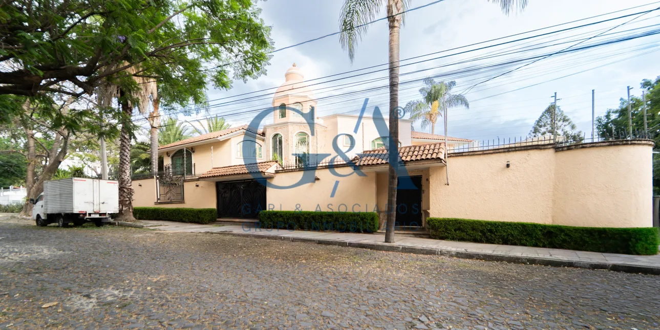 CASA EN VENTA EN LAS FUENTES