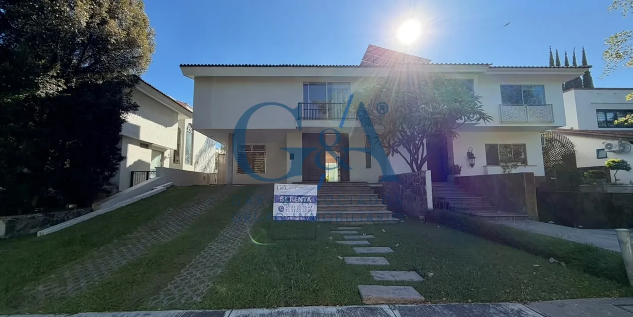 CASA EN RENTA VALLE REAL